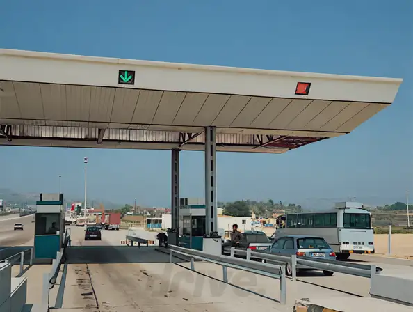 Εικόνα που συνοδεύει την ερώτηση: Τι σημαίνει πράσινο φανάρι σε σχήμα κατακόρυφου βέλους με φορά προς τα κάτω: